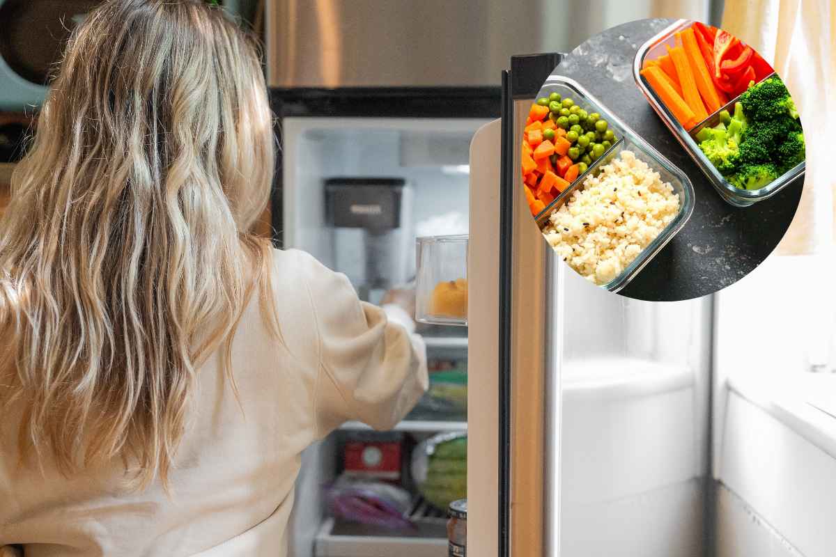 donna apre il frigo e porzioni di cibo caldo