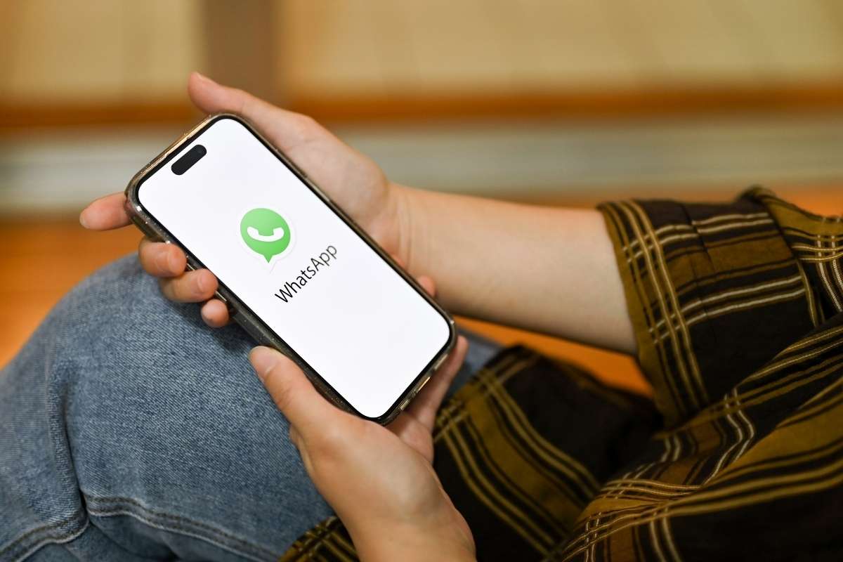 WhatsApp smartphone