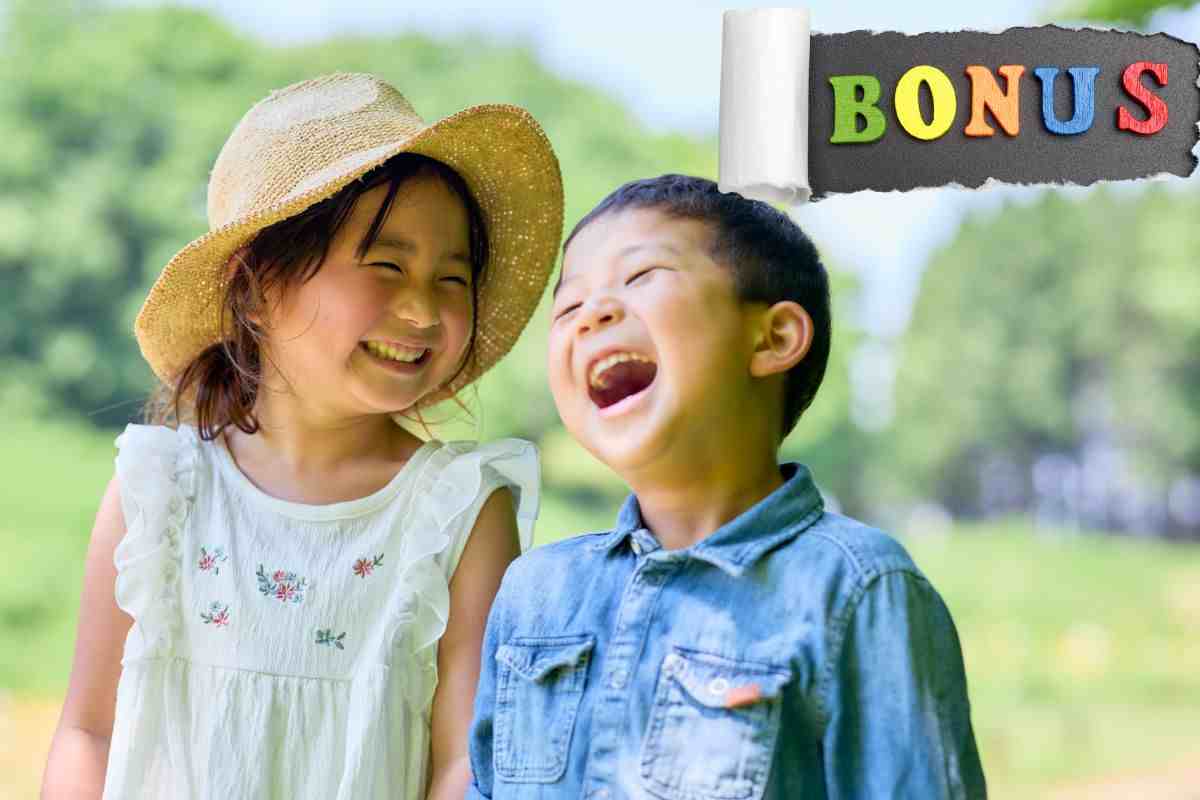 bambini felici con la scritta bonus