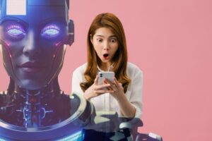 Donna al telefono sconvolta con in trasparenza l'immagine di un robot IA