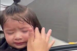 bambina colpita dallo Spray al peperoncino