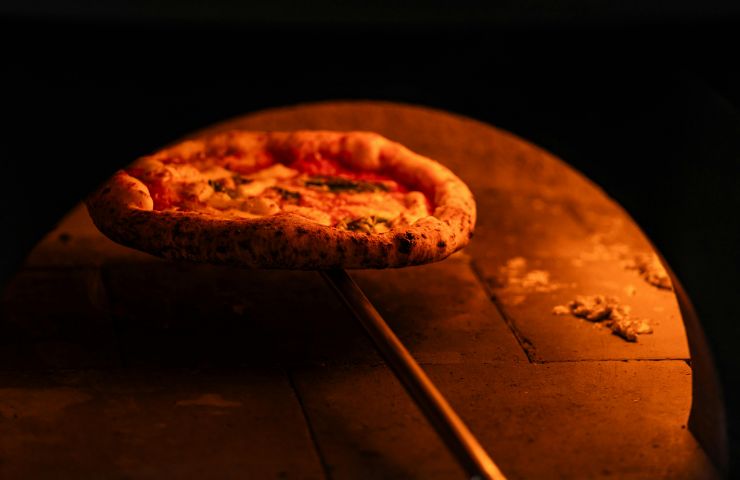 pizza nel forno